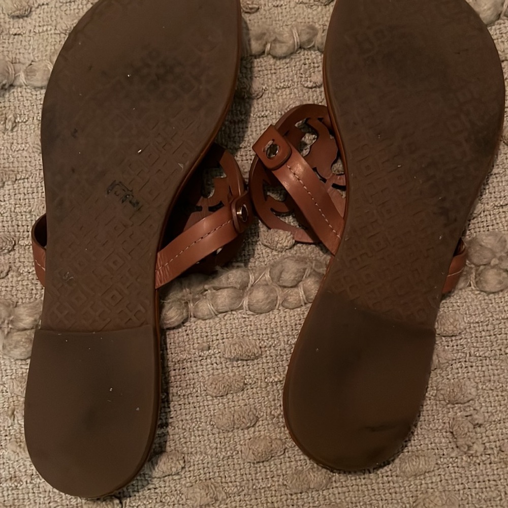 Tory Burch Tan Leather Miller Logo Thong Sandals - Picture 2 of 4
